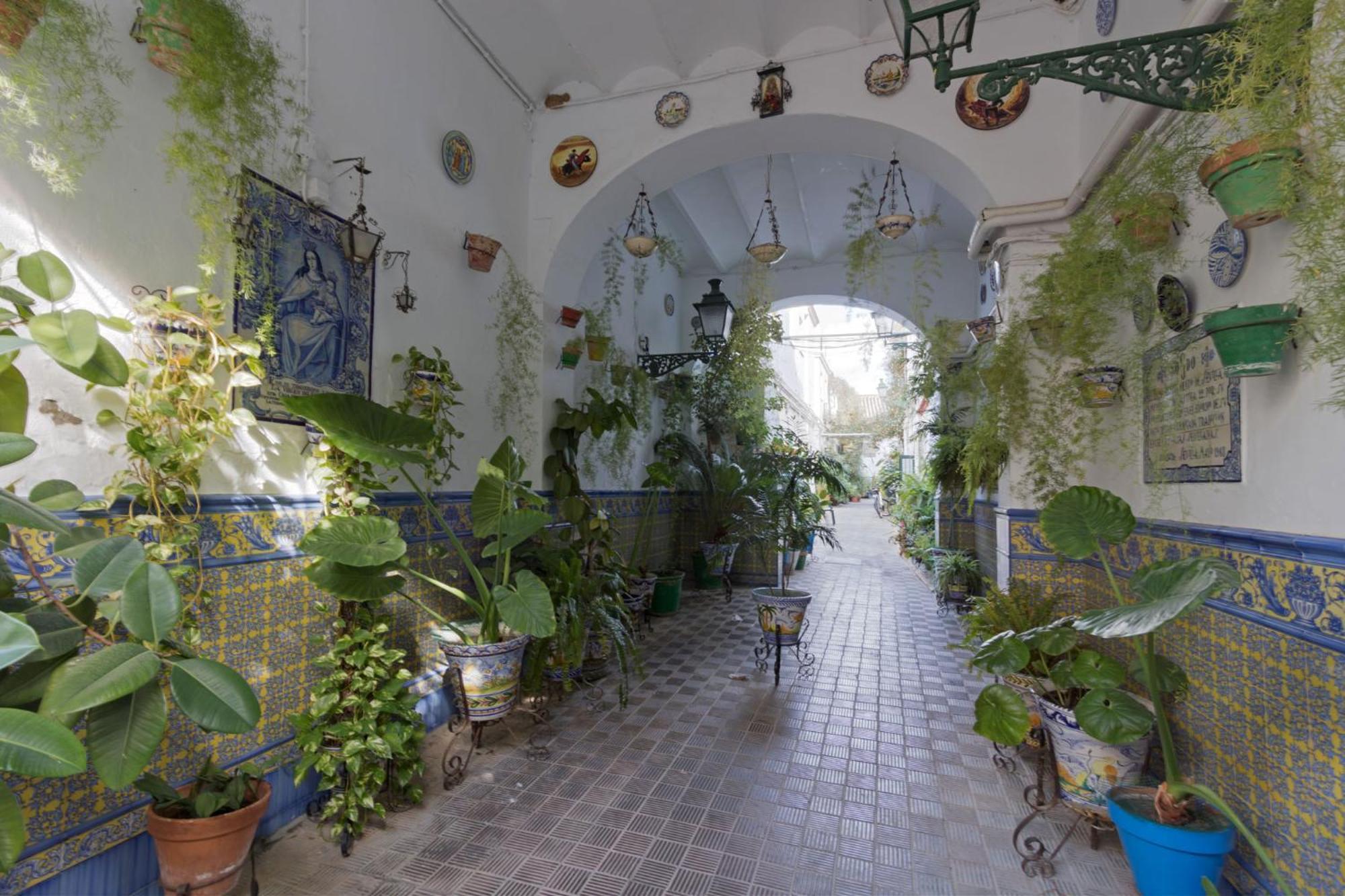 Castilla Triana Courtyard By Valcambre Севілья Екстер'єр фото